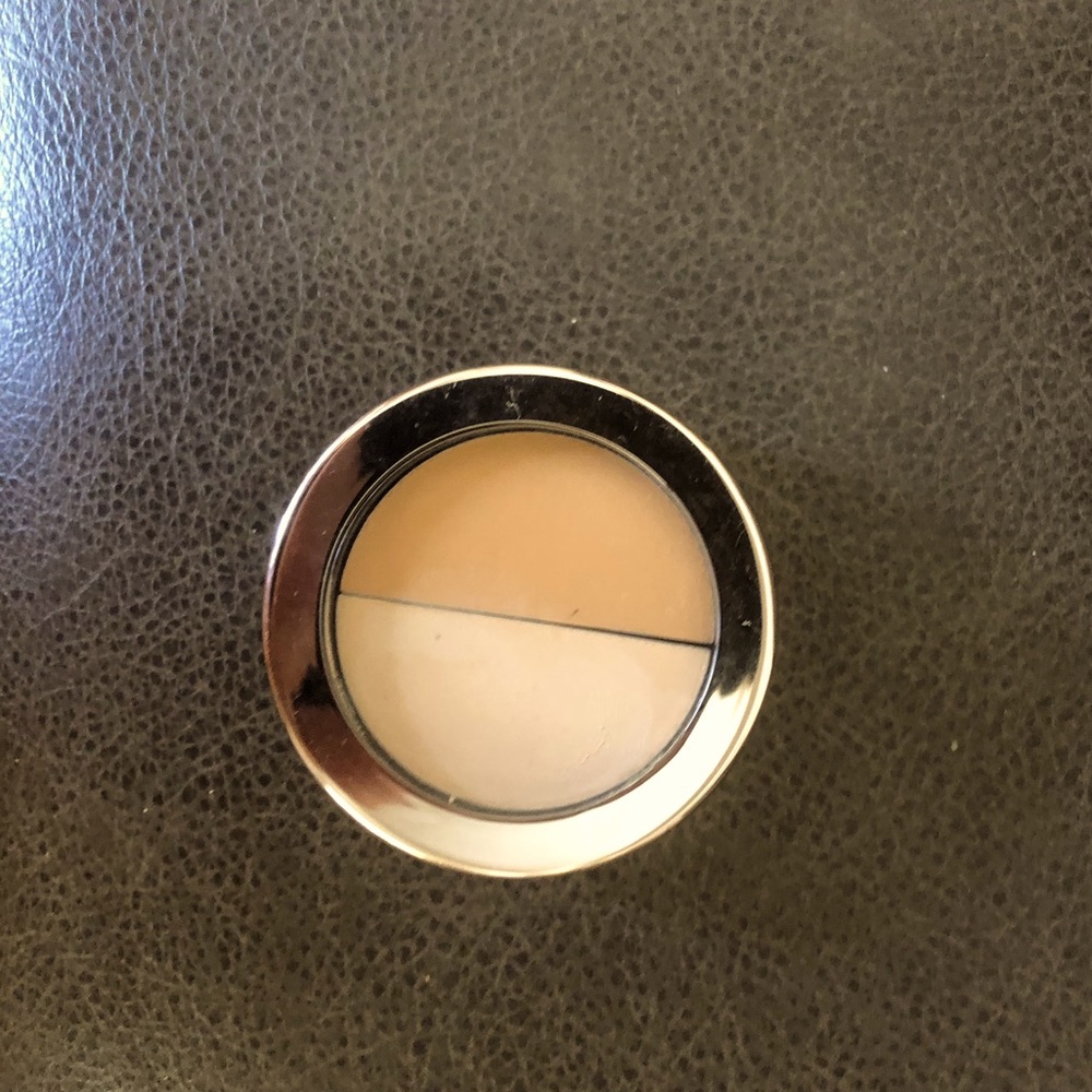 Jane Iredale’s Circle/Delete Concealer -Light/Med